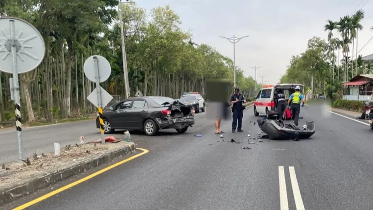 曾姓騎士撞上汽車，傷重不治。翻攝畫面