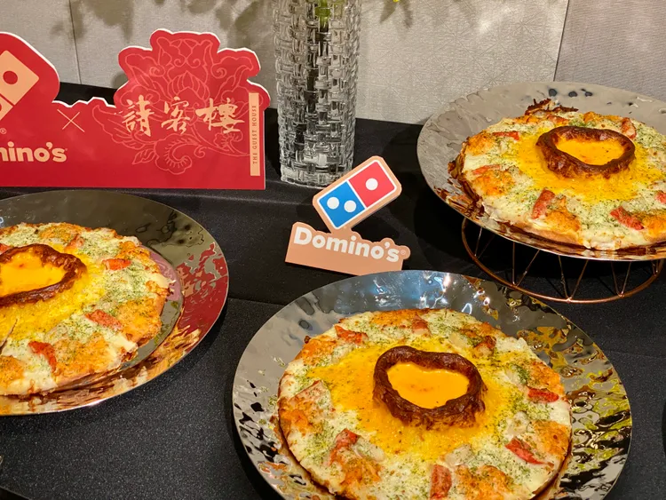 達美樂即日起也推出「龍蝦舞干貝愛心火山披薩」大披薩外帶半價一個只要699元等母親節優惠。莊偉祺攝