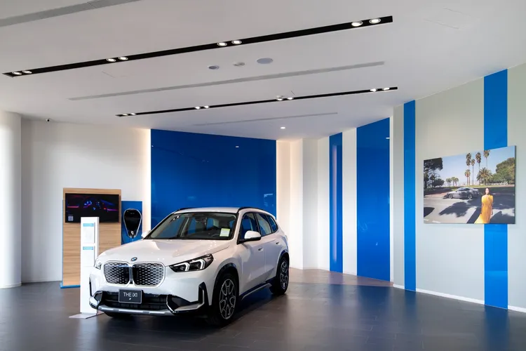 BMW蘭陽鎔德展示中心設置BMW i電動車專屬展示區域與BMW i充電站，致力打造全方位BMW電能生活圈。業者提供