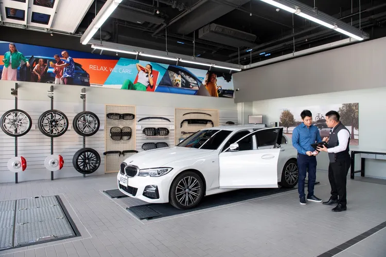 BMW蘭陽鎔德服務中心引進原廠最先進的設備與同步原廠的技術，不僅是一處提供維修保養的專業空間，更是一個融合設計美學與生活態度的沉浸式場域。業者提供