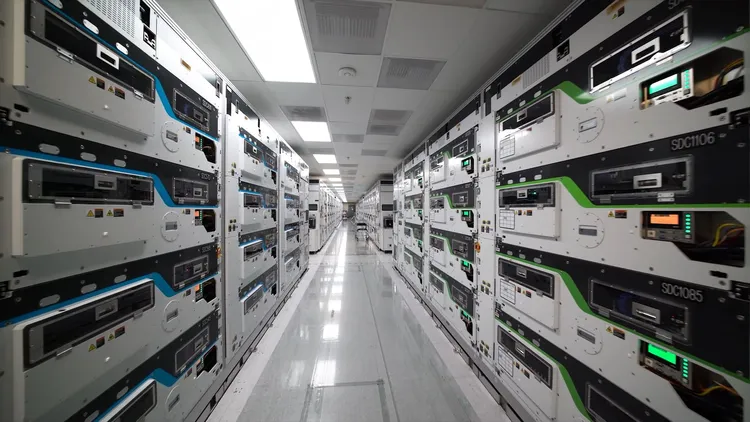 圖為奧勒岡州希爾斯伯勒市的英特爾晶圓廠中，英特爾的高密度模組檢測個別晶片測試，或稱測試平台。英特爾提供