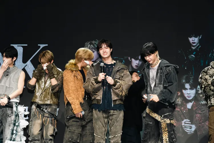 ARKis看到家人打氣VCR，紛紛落下男兒淚。圖／踢趴娛樂提供