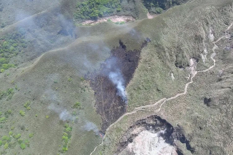 陽明山國家公園七星山步道區域發生火災，初判為空氣品質感測儀器起火。陽明山國家公園管理處提供