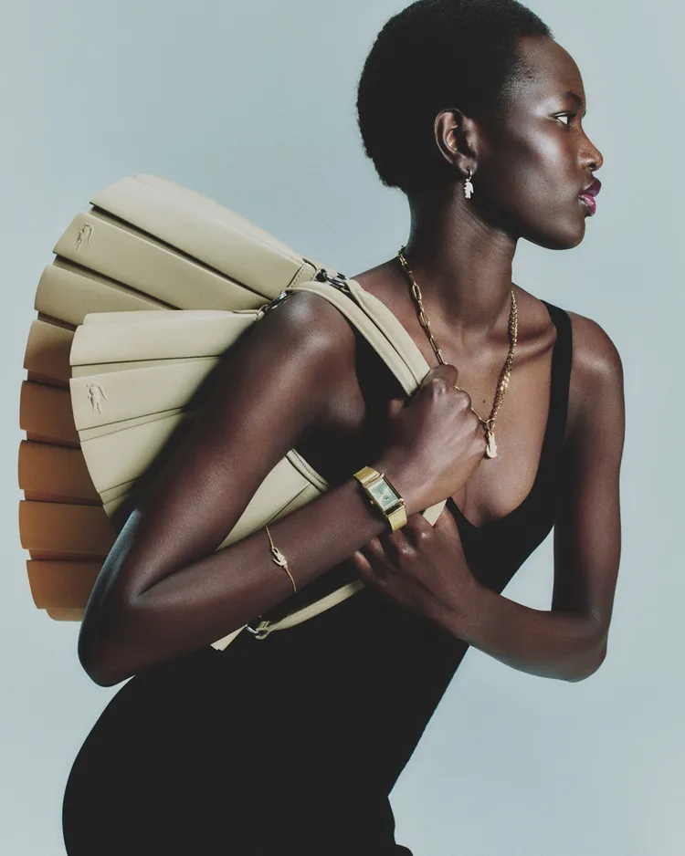 LACOSTE推出新款LENGLEN「百褶裙包」。品牌提供