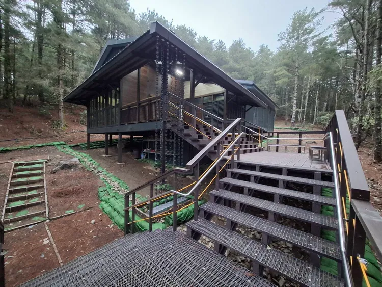 本月1日才完工試營運的觀高山屋。翻攝玉管處臉書