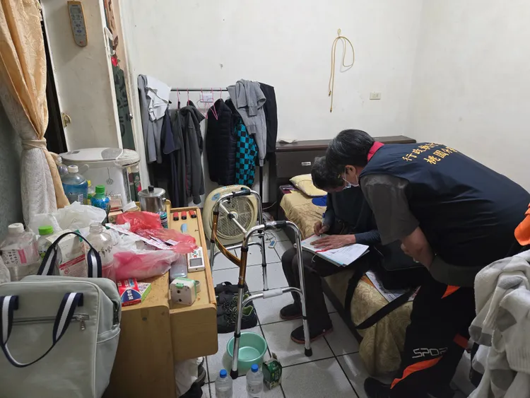 陳男租住的簡陋小套房。桃園分署提供