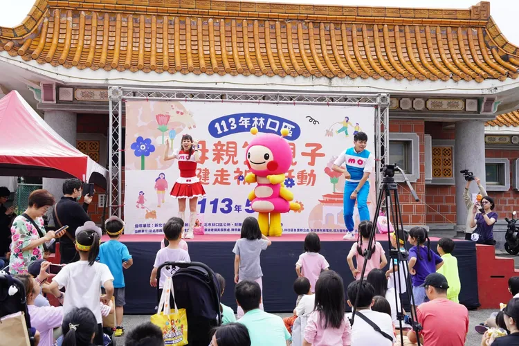 「林口區母親節祈福健走活動」千人響應盛況 。公所提供