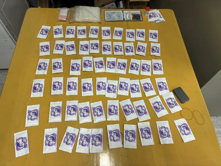 警方在2嫌車內找到K他命與毒咖啡包等物。翻攝照片