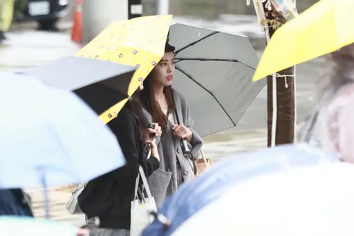 強對流襲台「中北部雨炸裂」 週末更濕冷!雨飆高峰降8℃