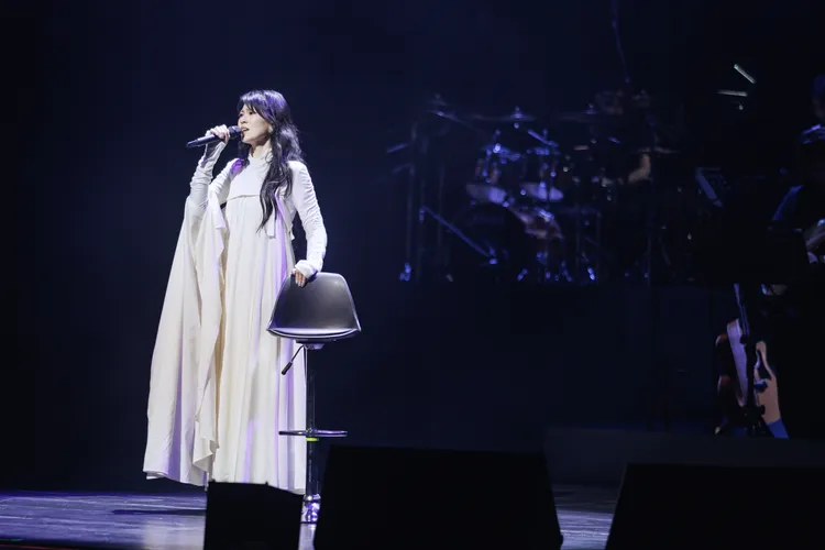 曹雅雯一臉演唱江蕙經典歌曲致敬，打趣是「地獄組曲」。圖／好聞國際提供