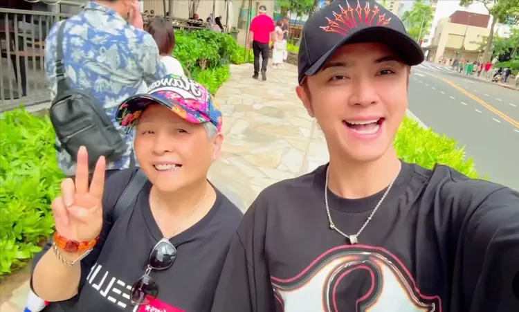 羅志祥（右）自曝媽媽罹患阿茲海默症。圖／翻攝IG