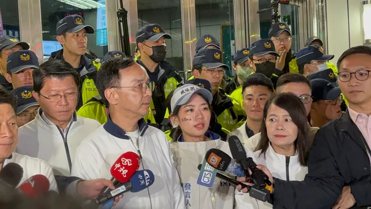 楊智妤也前往做筆錄。江孟謙攝