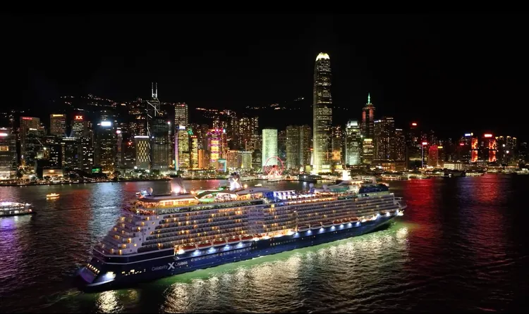 名人郵輪將在2026年12月31日駛入香港，旅客可在船上觀賞維多利亞港跨年煙火秀。業者提供