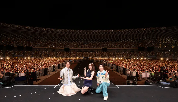 告五人昨晚與5萬名粉絲同歡。圖／相信音樂提供