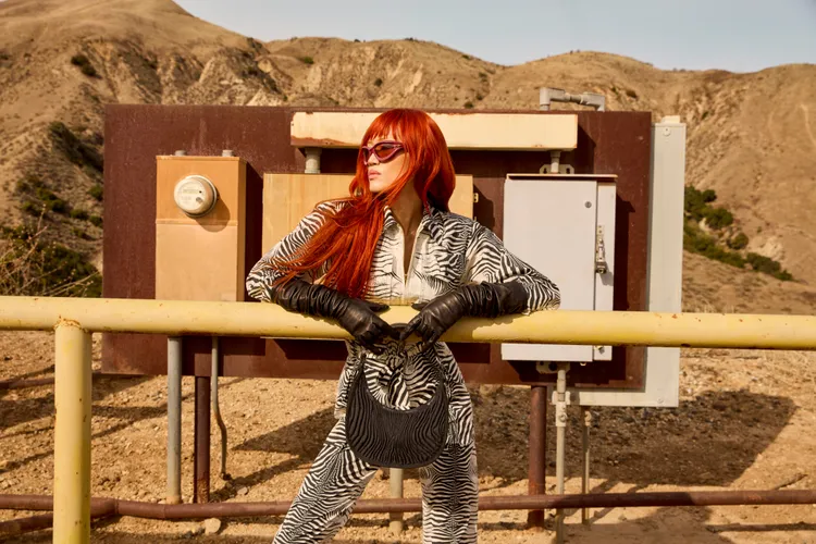 首波登場的黑霧輕紋設計低調好搭配。品牌提供