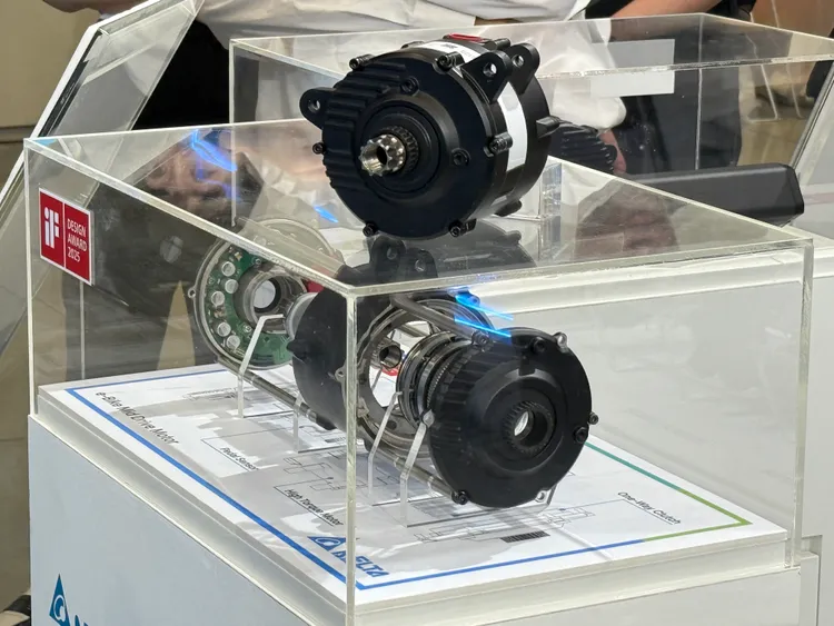 台達電馬達、電池與電控整合系統。呂承哲攝