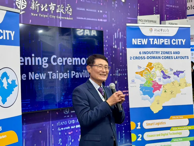 副市長陳純敬參與本次國際盛會，表示不僅展現新北產業的創新實力，更盼透過與世界領先企業交流合作，建立深度合作關係，共同迎接智慧製造與淨零轉型的新機遇，促進新北產業蓬勃發展。經發局提供