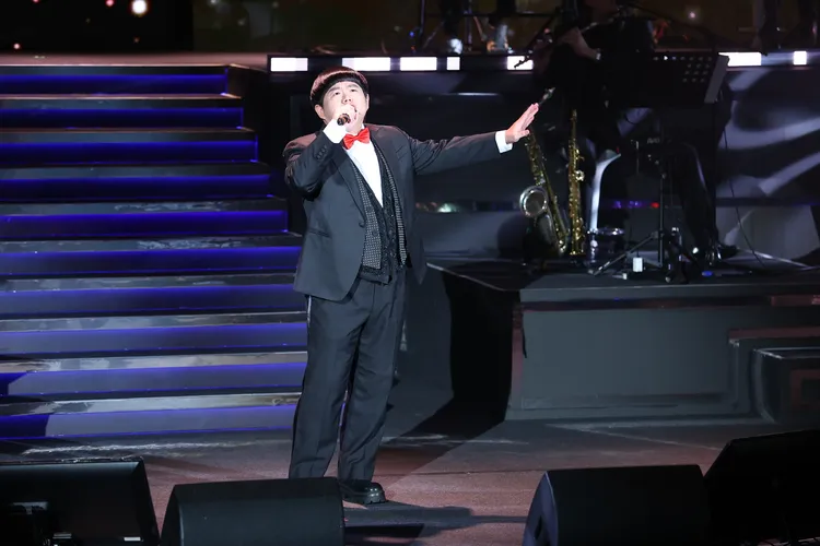 林育羣好聲音征服全場。娛樂中心開唱。