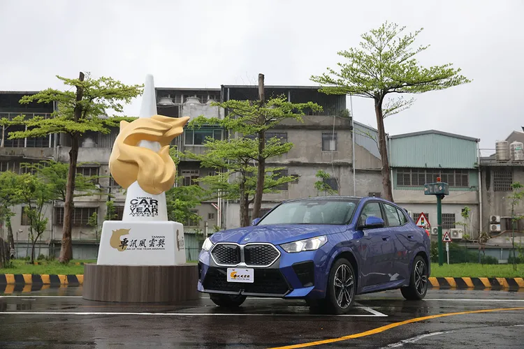 2025車訊風雲獎 最佳進口豪華小型電動車 BMW iX2。主辦單位提供