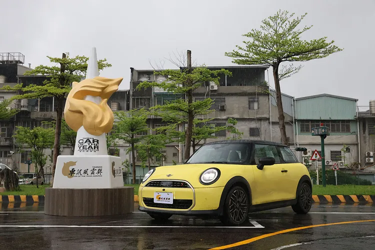 2025車訊風雲獎 最佳進口豪華小型車 Mini Cooper Hatch。主辦單位提供