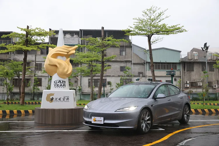 2025車訊風雲獎 最佳進口豪華中型電動車 Tesla Model 3。主辦單位提供