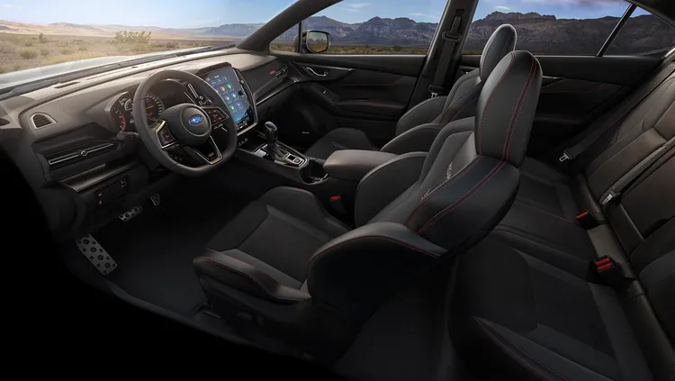 WRX tS與WRX tS Wagon新增了RECARO雙前座賽車座椅，內裝部分新增麂皮鋪陳儀表台，並繡上WRX紅色字樣。業者提供