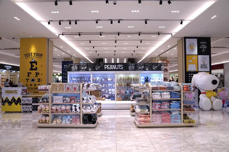 澎坊購物休閒廣場推出史努比主題快閃店，5/30將舉辦「史努比一日店長」活動，邀請史努比與粉絲親密合影，留下獨一無二的旅行回憶。業者提供