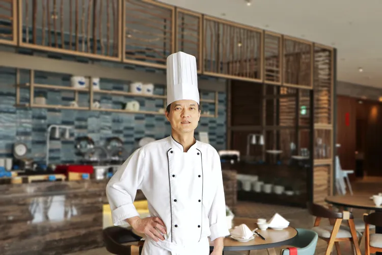 「澄澄全日餐廳」由擅長潮粵料理的何海鷗主廚親自坐鎮，設計澎湖在地海鮮融合潮粵菜系風味的菜單，讓花火夜晚不只視覺饗宴，更能品嚐澎湖在地滋味。業者提供