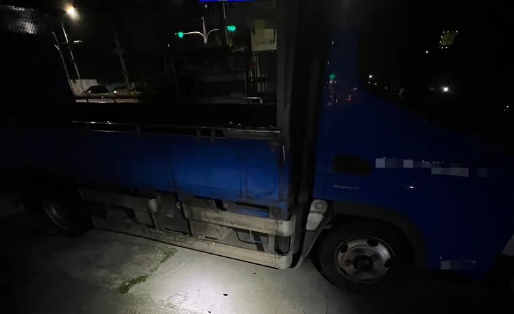 陳嫌丟汽油彈到小貨車車底。翻攝畫面