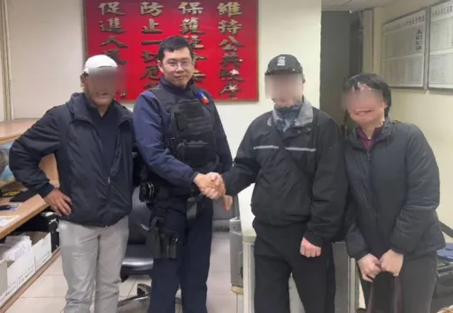 美籍男搭小黃弄丟手機　北市警40分鐘找到！他直誇「台灣之光」求合照