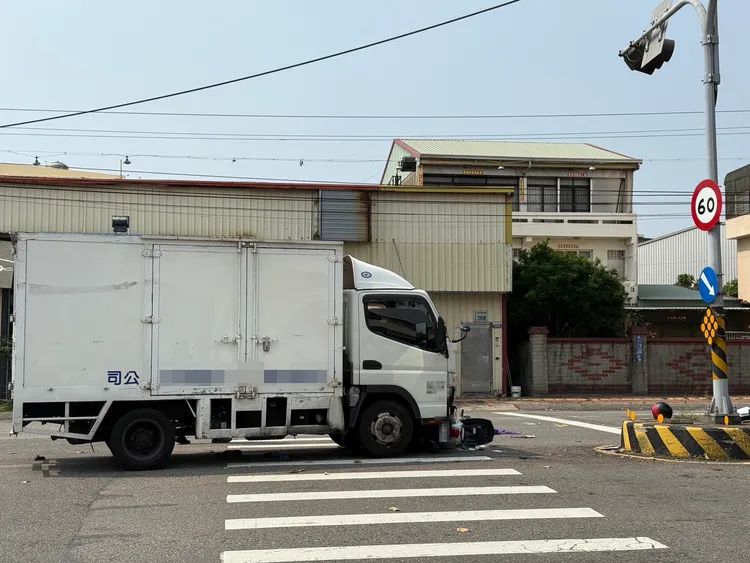 6旬陳蔡姓女騎士被撞噴飛，送醫仍宣告不治。翻攝照片