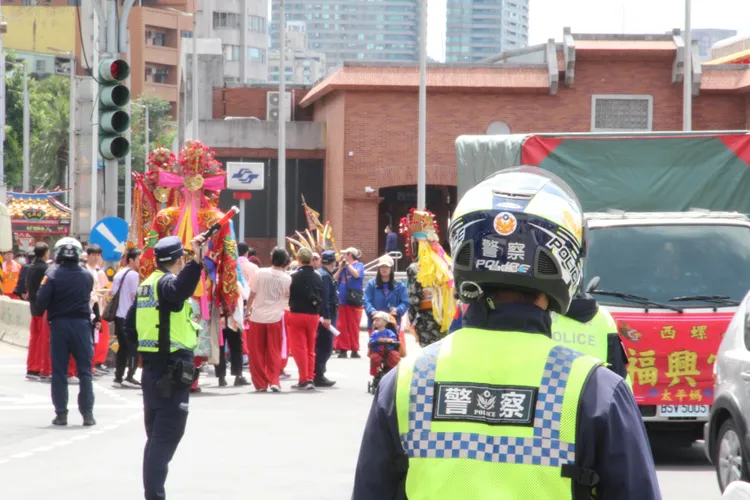 福佑宮遶境，淡水警進行交通疏導。警方提供