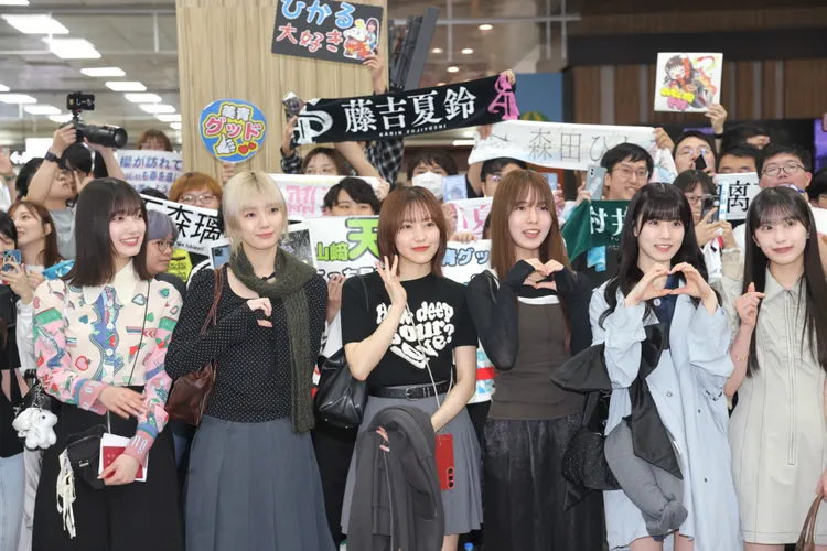 壽星大園玲（左）聽到粉絲唱歌替她慶生，笑得合不攏嘴。彭欣偉攝