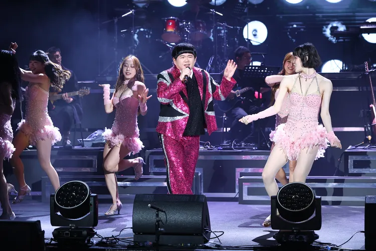 小胖挑戰當唱跳歌手。娛樂中心攝