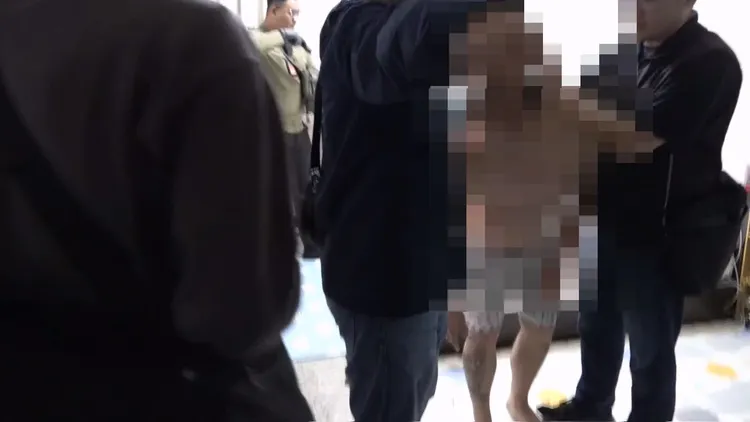 詐團嫌犯在睡夢中落網。民眾提供
