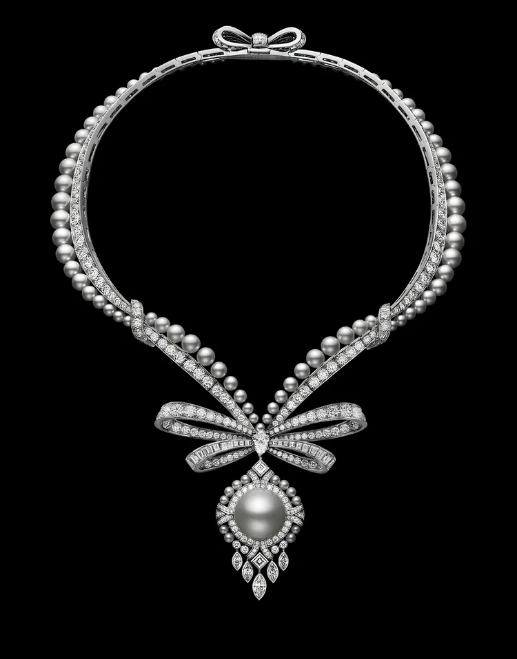 The Bows珍珠鑽石項鍊，2390萬元。品牌提供