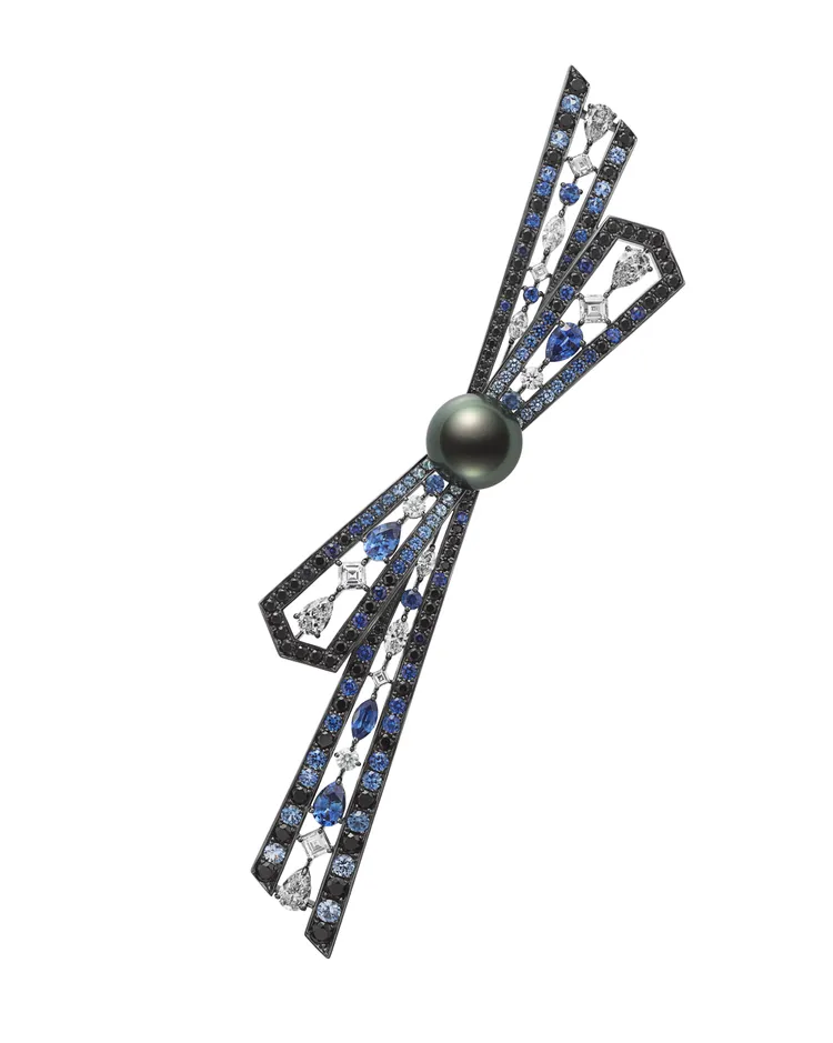 黑珍珠鑽石胸針，239萬元。品牌提供