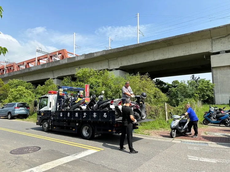 機車違規也同樣被拖吊移置保管。警方提供