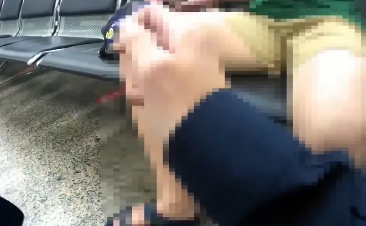 警方耐心勸說婦人打消念頭。警方提供