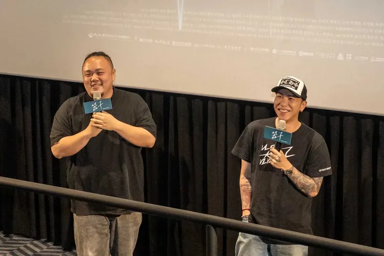 小春（右）及大淵出席《器子》的本色包場。華映娛樂提供