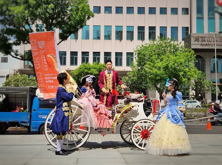 開幕當日歐式馬車進場表演。業者提供