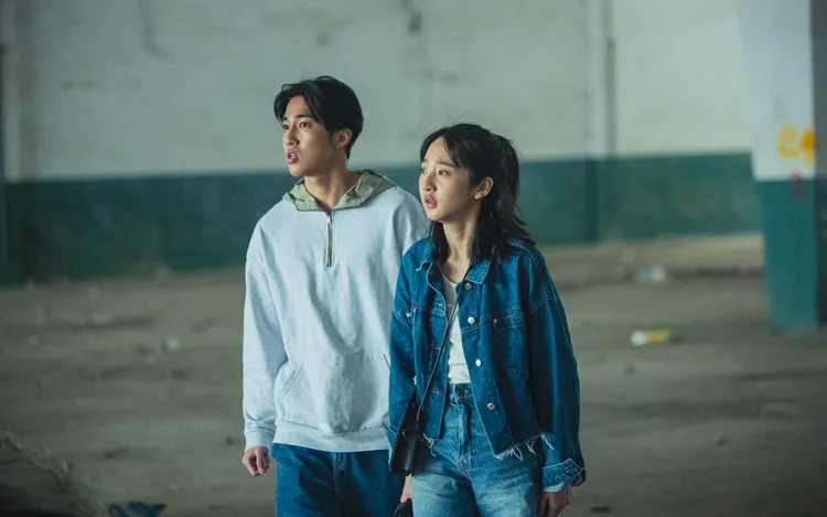 李沐（右）與婁峻碩在電影《器子》飾演一對青梅竹馬。華映娛樂提供