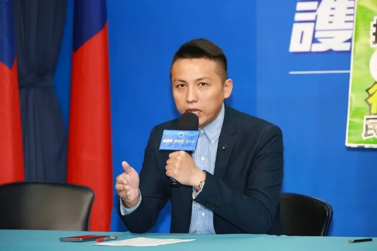 陳偉杰指中央對國際情勢變動反應如此緩慢，地方政府也只能自救。黨團提供