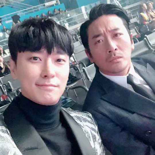 河正宇（右）被問到朱智勛和金南佶3人中誰最多話。翻攝朱智勛IG