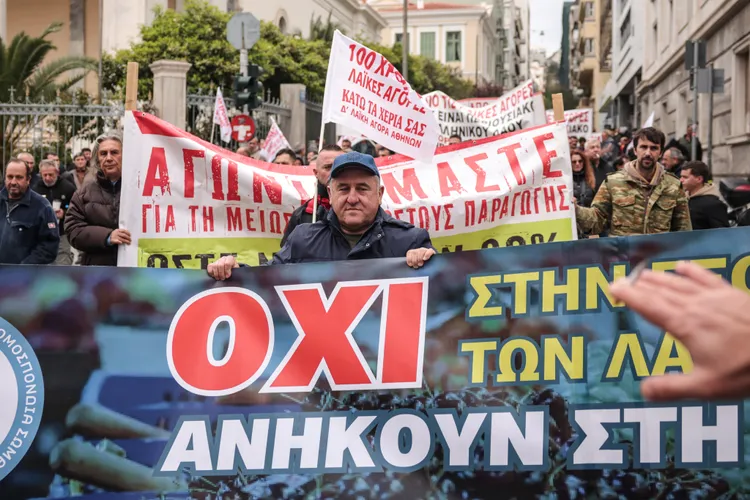 希臘工會不滿加薪趕不上物價上漲速度，發動罷工爭取加薪。路透社