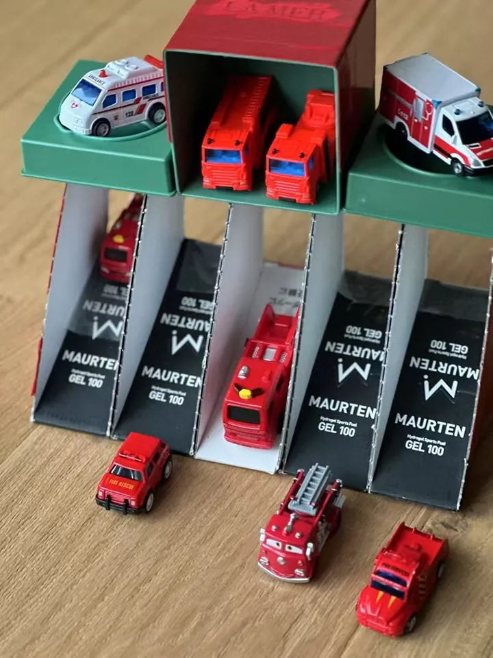 林志玲滿足兒子想要車子跑道的願望。翻攝