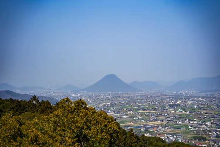 眺望山形好似富士山的「讃岐富士」飯野山。田欣雲攝影