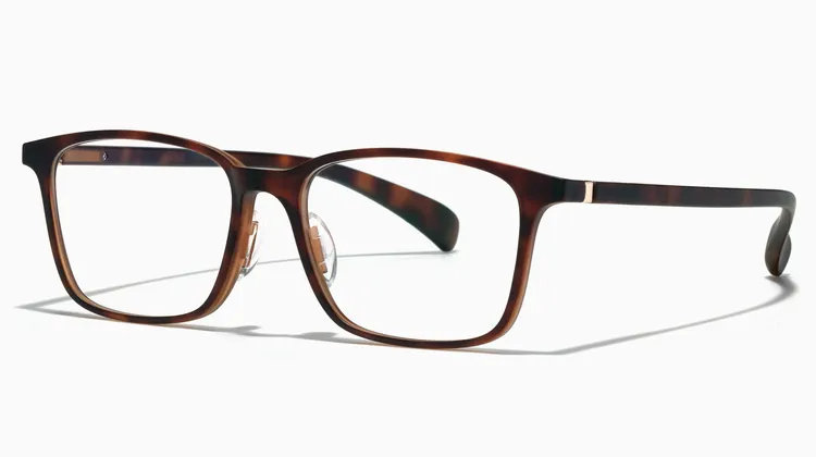 TR90彈性鏡腳輕盈服貼，貼合不同臉型，戴整天也能自在無負擔