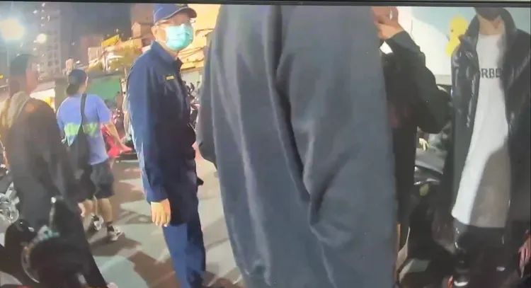 警方獲報後趕到現場了解。翻攝畫面