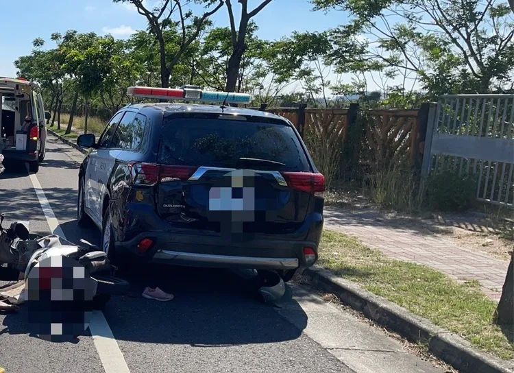 蘇婦違規騎路肩撞警車身亡，後續將由檢方主動偵辦。翻攝照片